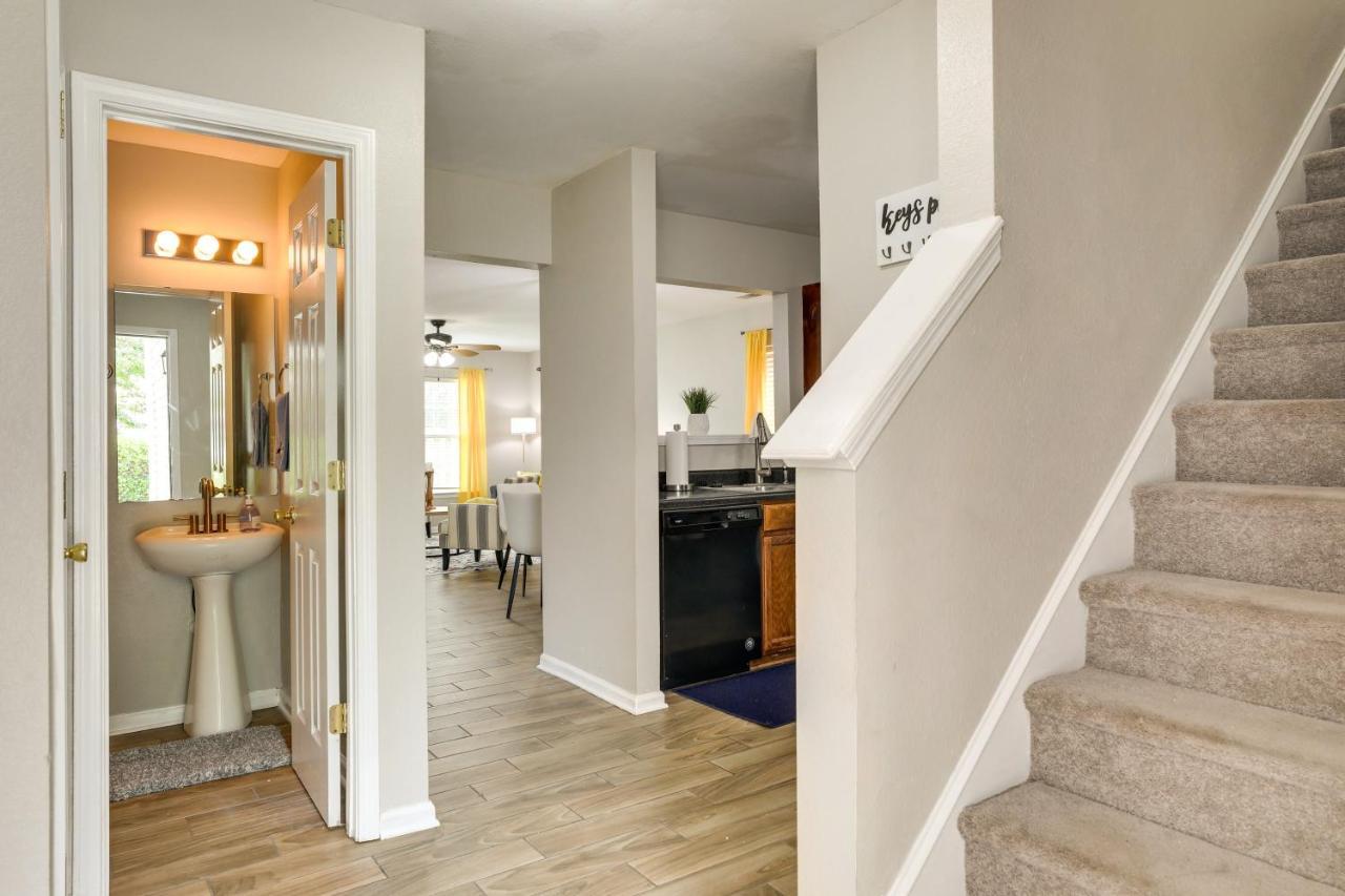 Charming North Charleston Townhome - Pets Welcome! 외부 사진