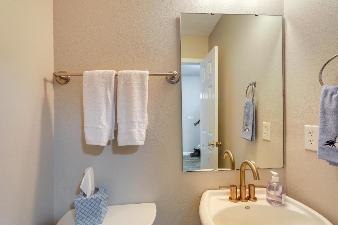 Charming North Charleston Townhome - Pets Welcome! 외부 사진