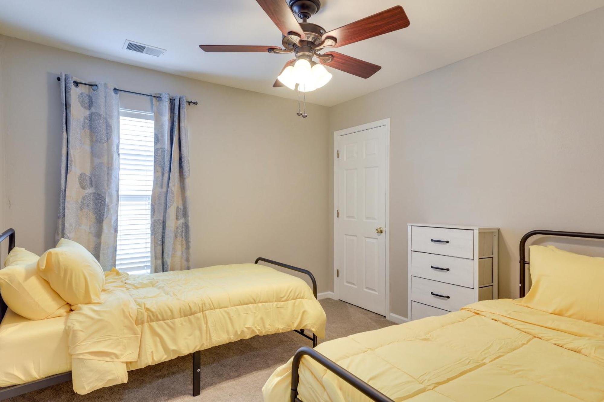 Charming North Charleston Townhome - Pets Welcome! 외부 사진