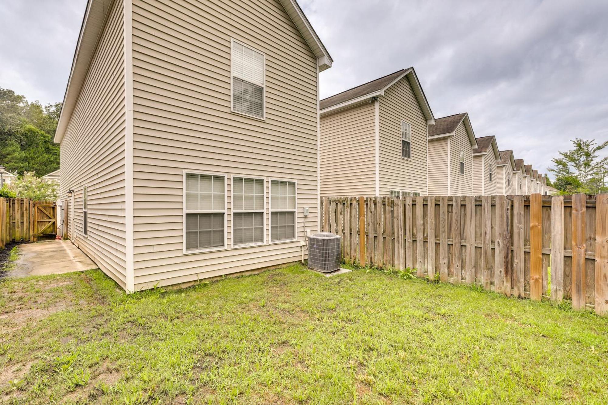 Charming North Charleston Townhome - Pets Welcome! 외부 사진
